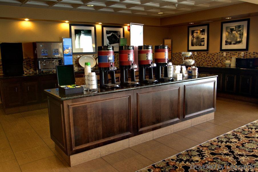 Hampton Inn & Suites Edmonton/West Restaurant foto